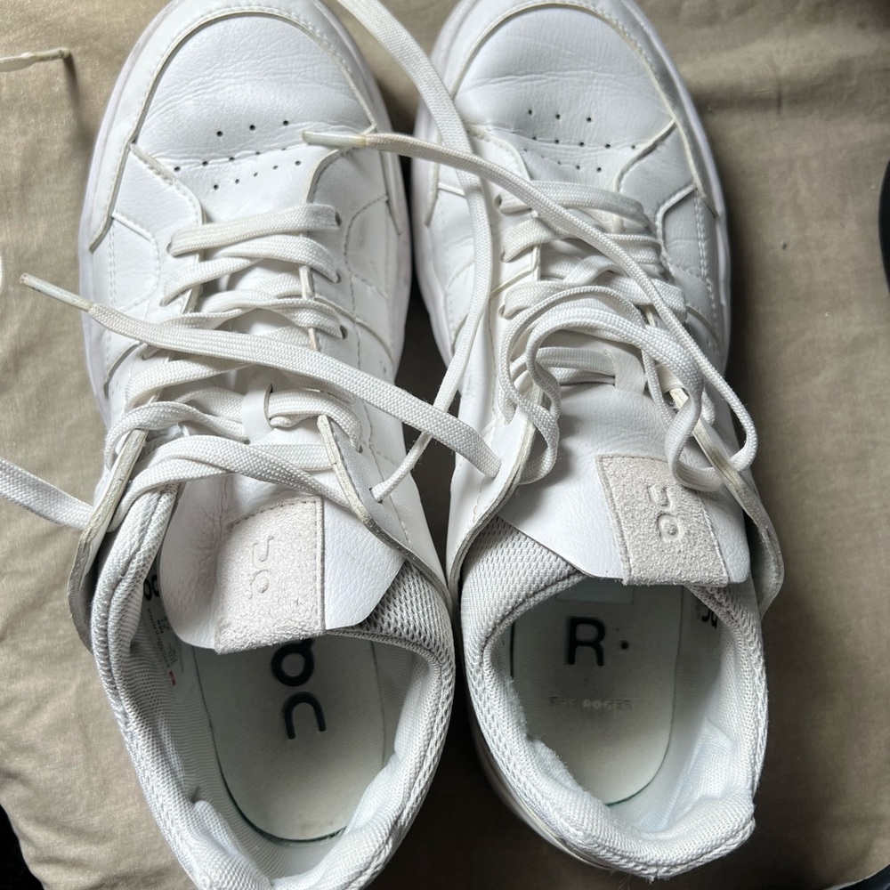 THE ROGER Clubhouse Tennis Sneaker size 8
